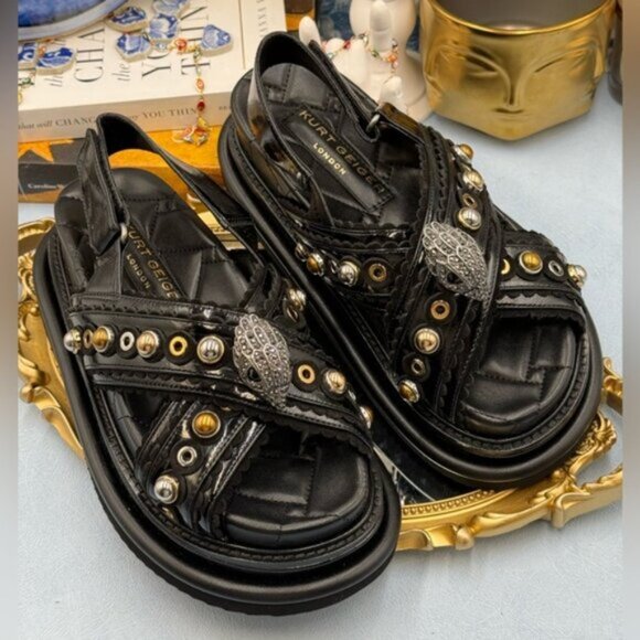 🆕 KURT GEIGER LONDON 🧿 NWOB Orson Cross Scallop Sandal, Black - Sz 37 US  7 - Picture 11 of 16